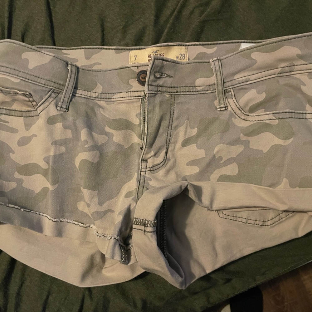 Hollister Camo shorties